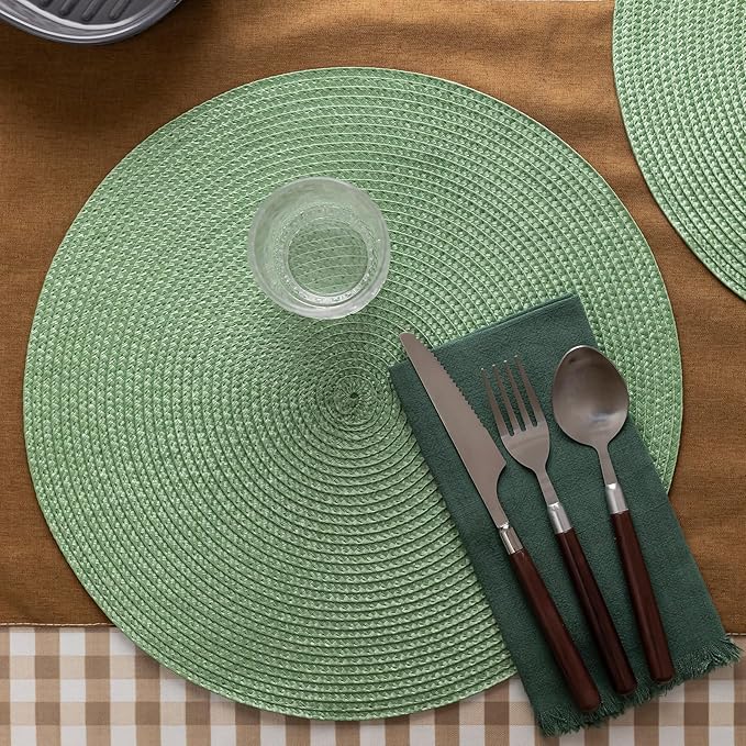 Round Placemats Set of 6 Plastic Woven Placemats Washable Wipeable Table Mats for Dining Table Heat Resistant Non-Slip Circle Place Mats (Green)